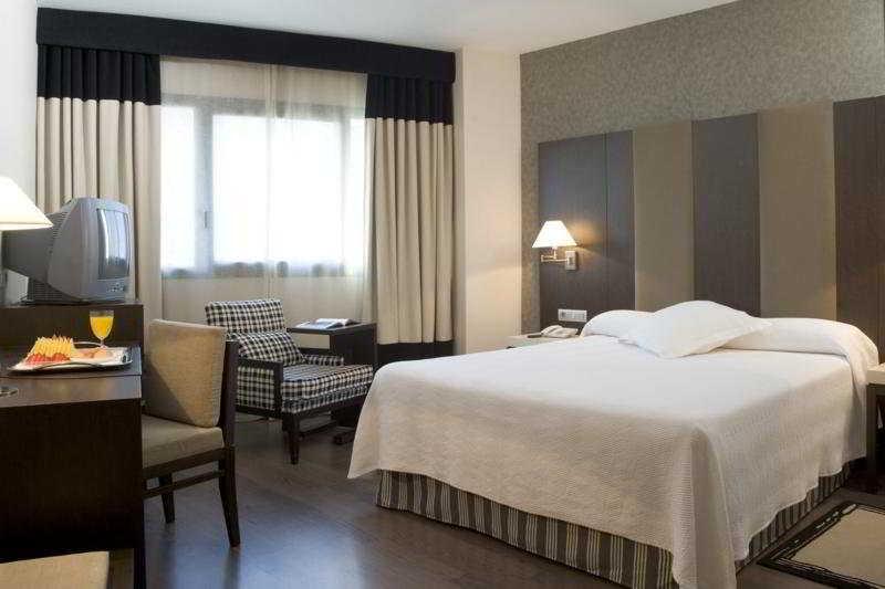 เอ็นเอช มาดริด เซอร์ Hotel ภายนอก รูปภาพ