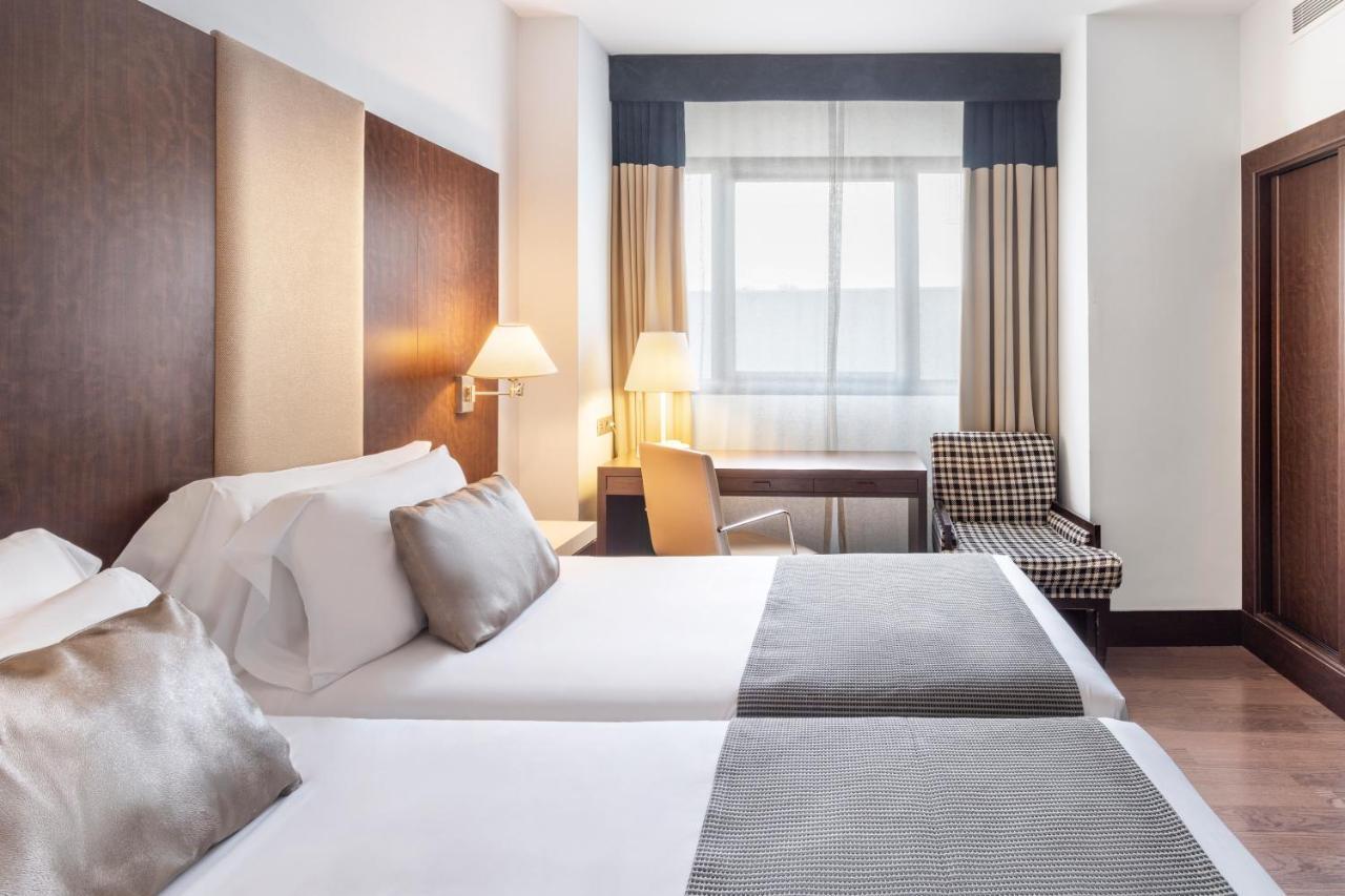 เอ็นเอช มาดริด เซอร์ Hotel ภายนอก รูปภาพ