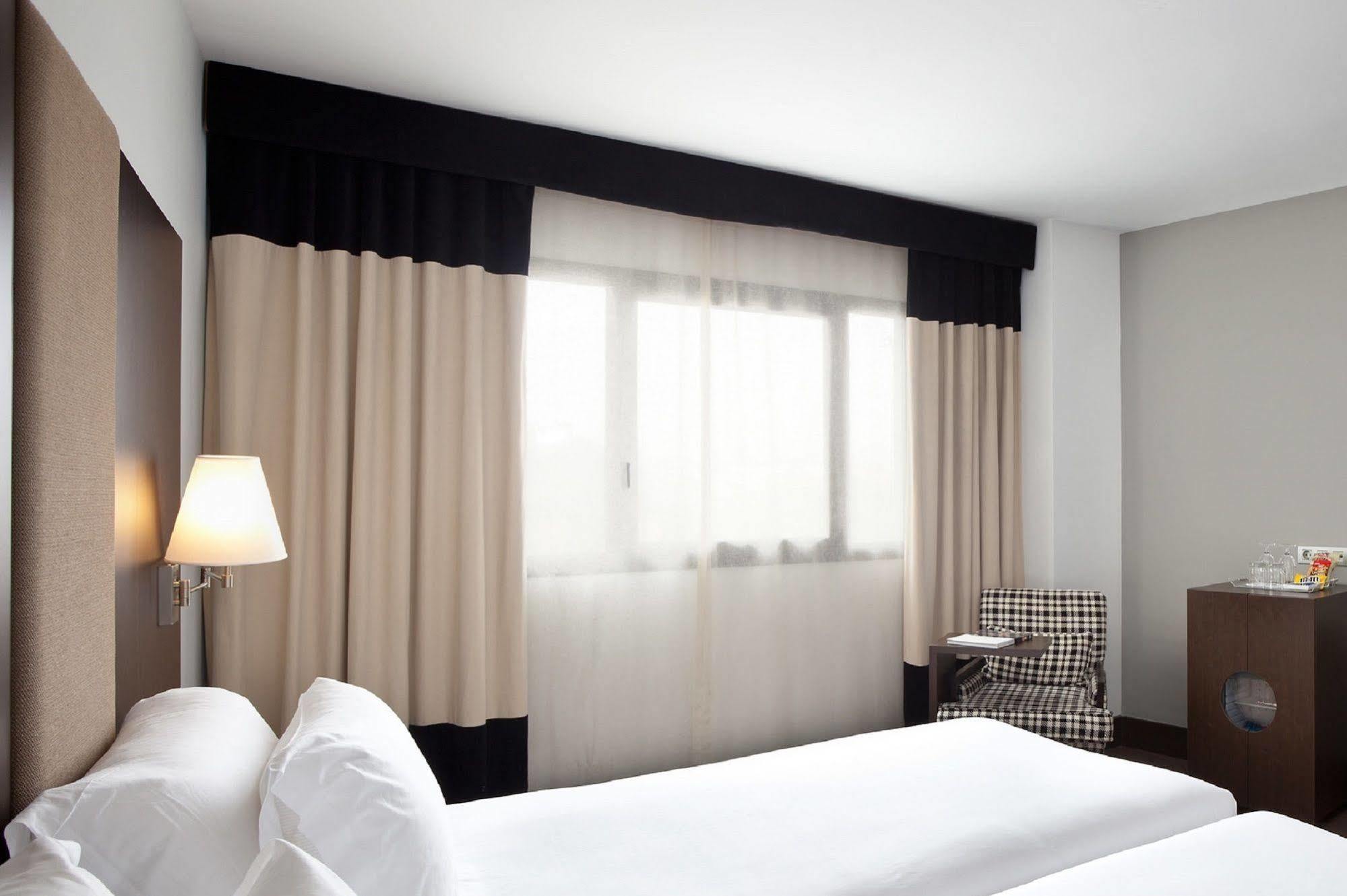 เอ็นเอช มาดริด เซอร์ Hotel ภายนอก รูปภาพ