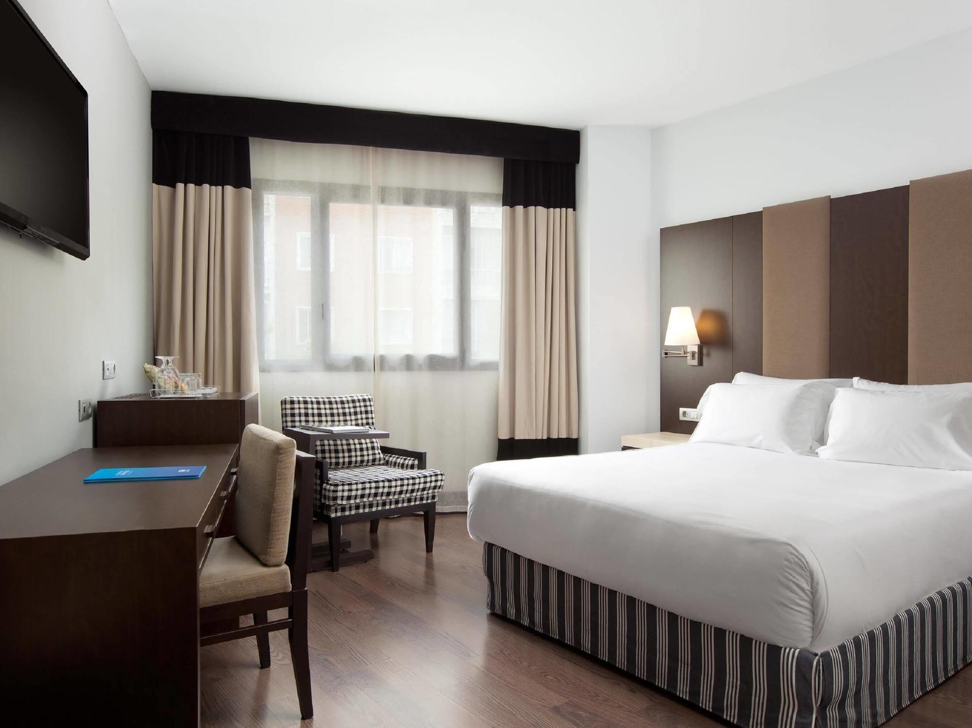 เอ็นเอช มาดริด เซอร์ Hotel ภายนอก รูปภาพ