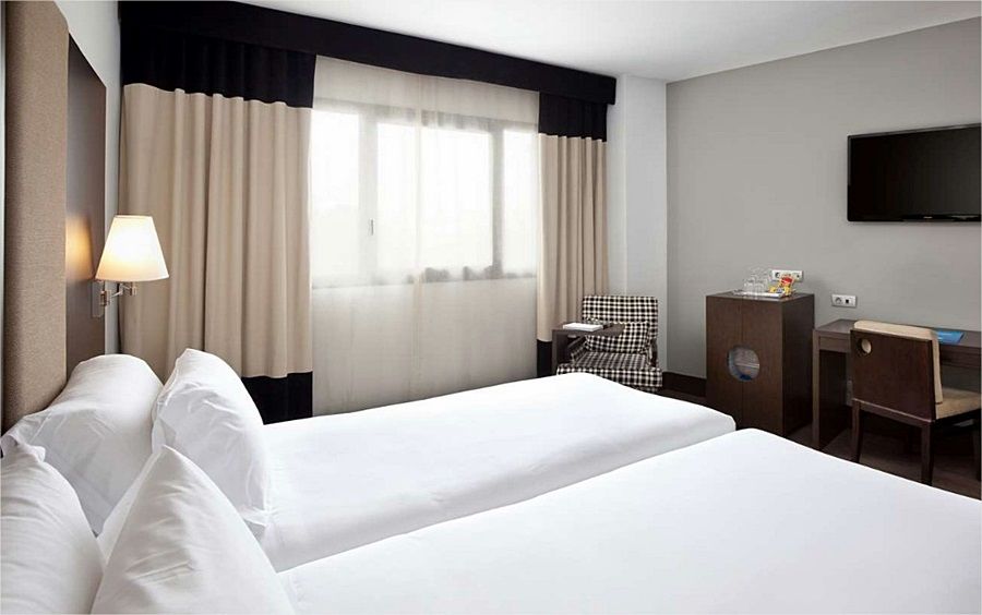 เอ็นเอช มาดริด เซอร์ Hotel ภายนอก รูปภาพ